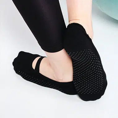 http://www.gowithsocks.com/cdn/shop/collections/womens-non-slip-socks-collection-gowith_8a0f9a0c-f135-4861-9cae-4adfe156653e_large.webp?v=1704717053