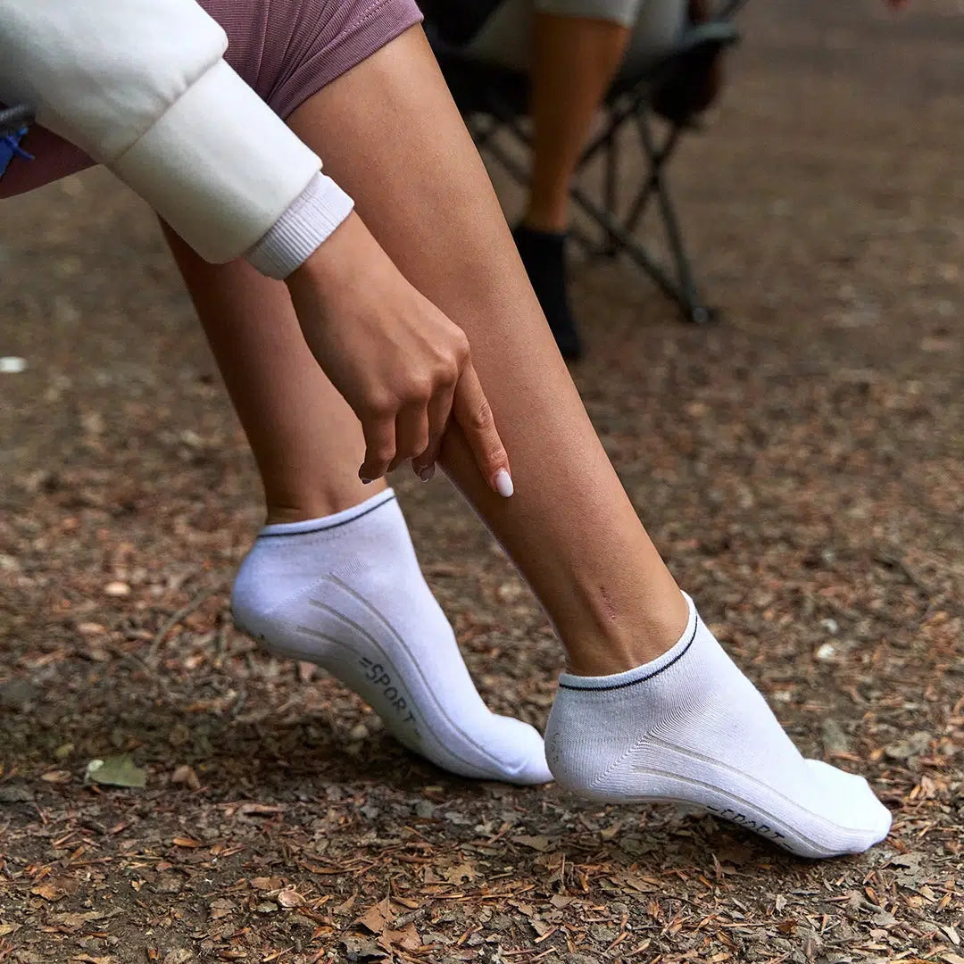 Women's Cotton Low Cut White Athletic Socks - White / Shoe Size: 9-11
